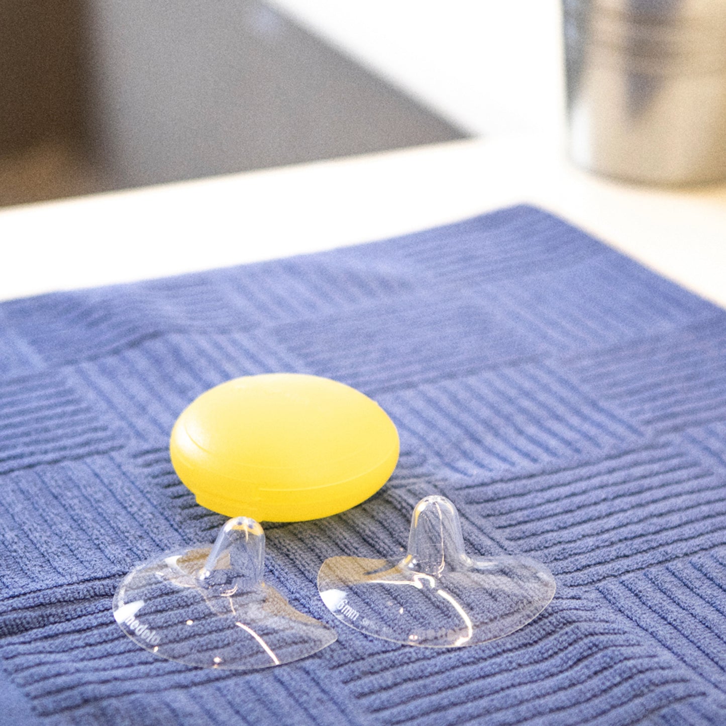 Kit de lactancia: Set de Protectores Therashells™ + Pezonera Contact™ con Estuche + Parches de Hidrogel